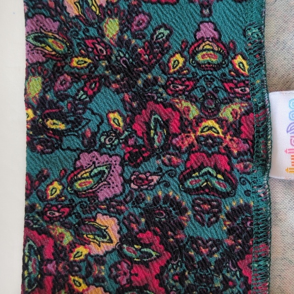 LuLaRoe Cassie Floral Pencil Skirt LARGE Green Red Stretchy - Picture 3 of 10